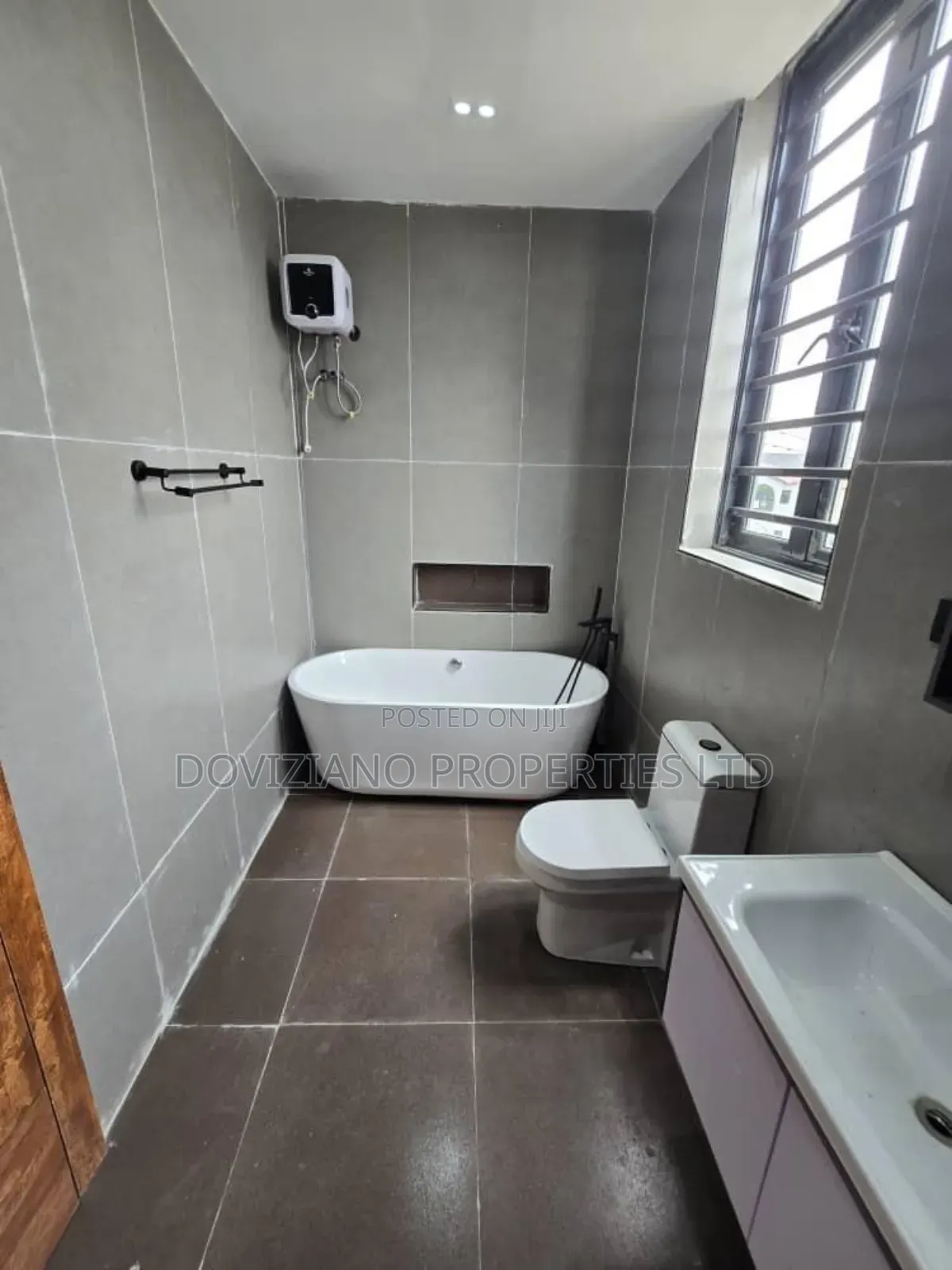 5bdrm Duplex in Lekki Phase 1 for sale in Lekki Phase 1