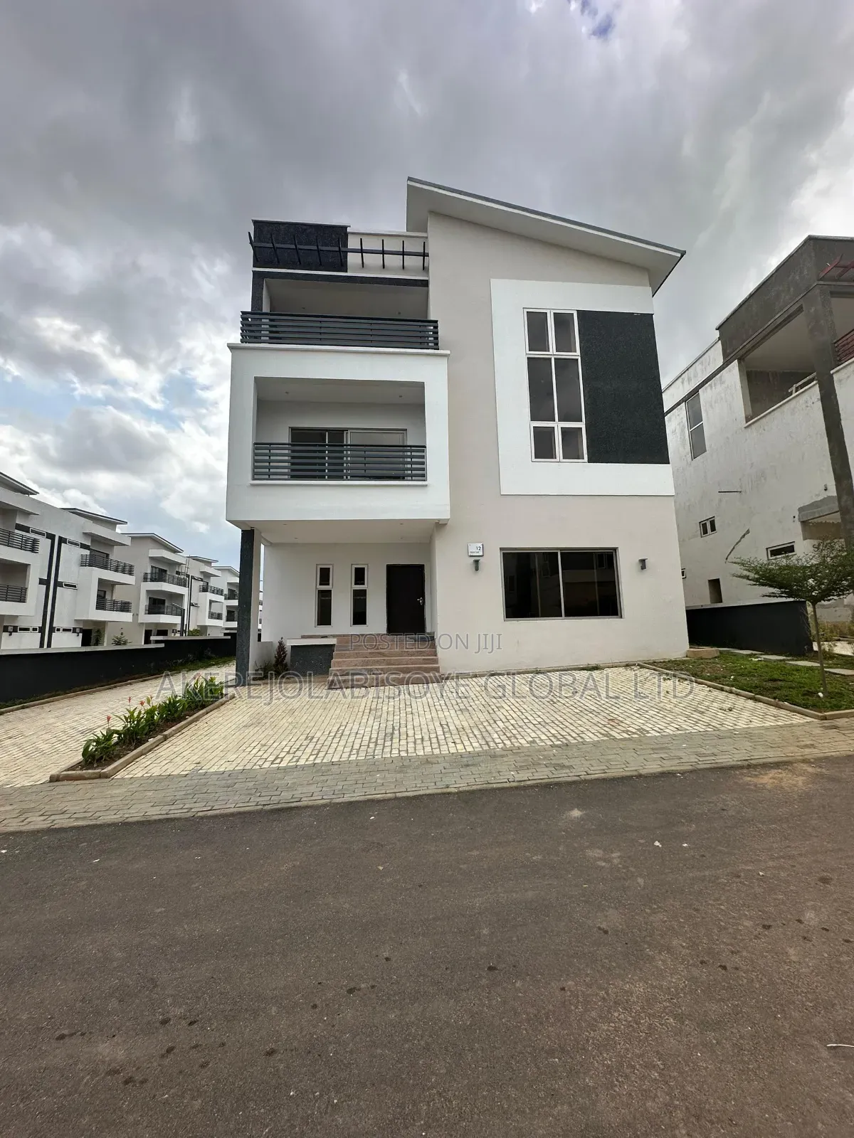 5bdrm Duplex in In An Estate Around for rent in Life Camp