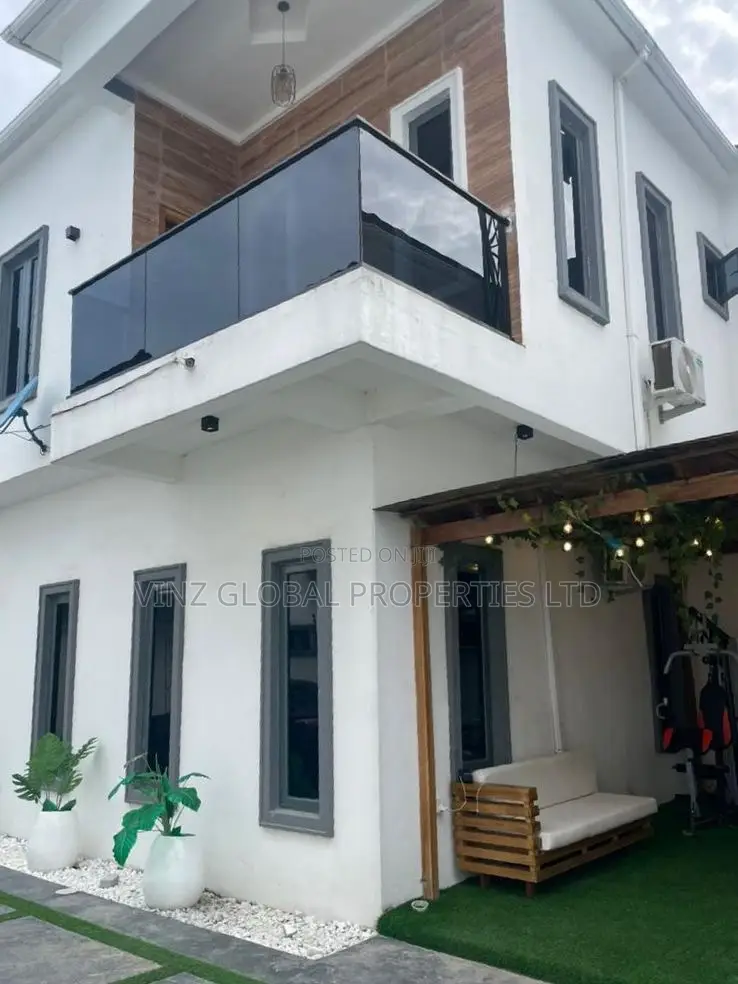 Luxury 5 Bedroom Detached Duplex With Excellent Facilities in Lekki