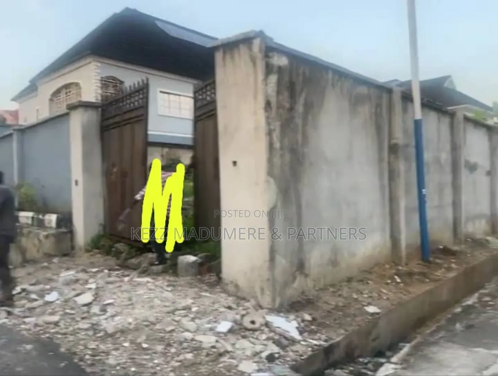 For Sale : Fenced Cornerpiece 1 Plot at Rumuibekwe Ph in Port-Harcourt