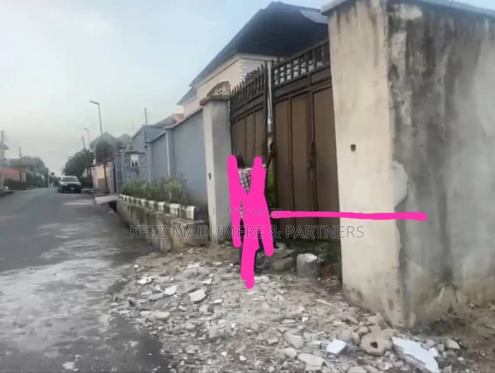 For Sale : Fenced Cornerpiece 1 Plot at Rumuibekwe Ph in Port-Harcourt