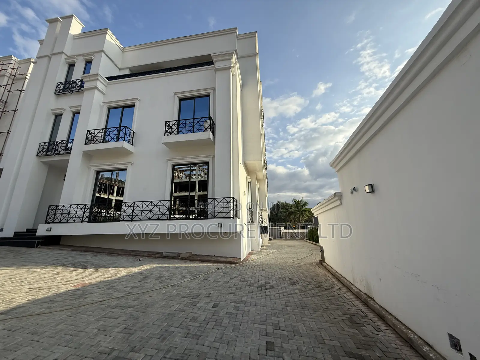 8bdrm Duplex in Asokoro for sale in Asokoro