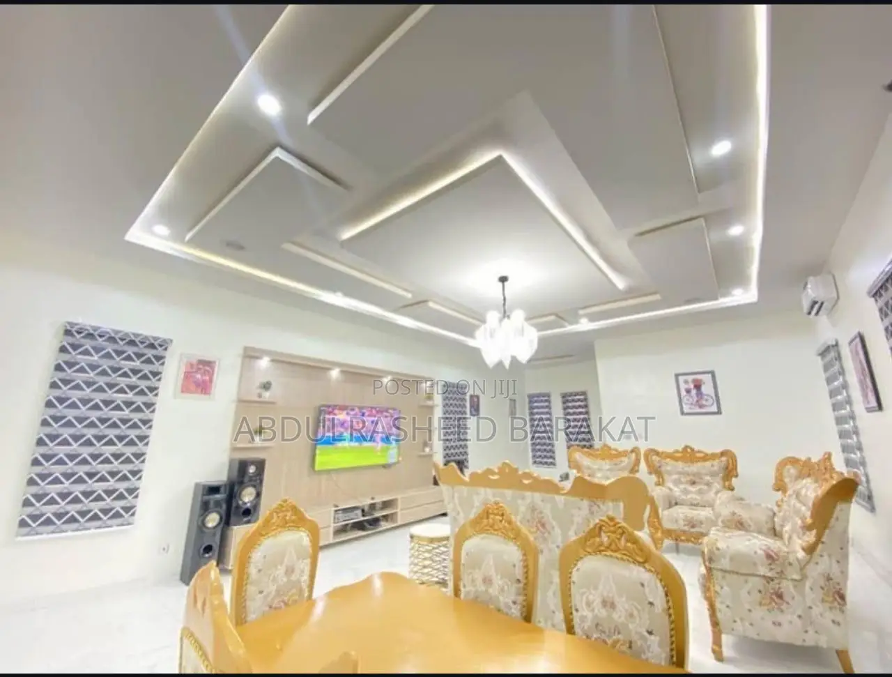 Luxury Five Bedroom Apartment Self Compound in Chevron