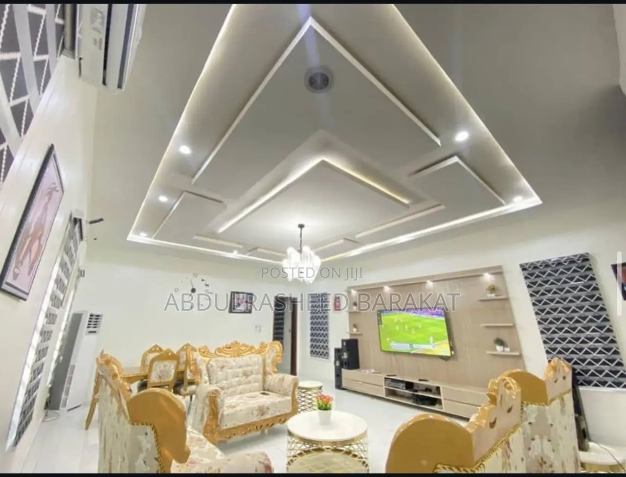 Luxury Five Bedroom Apartment Self Compound in Chevron