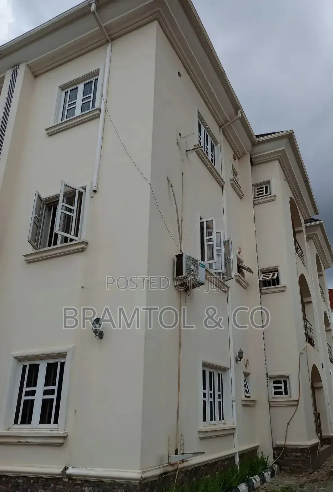3bdrm Block of Flats in Wuye for sale in Wuye