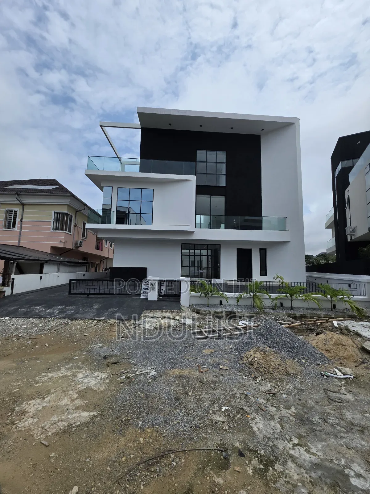 5bdrm Duplex in Lakeview Phase 2, Chevron for sale in Chevron