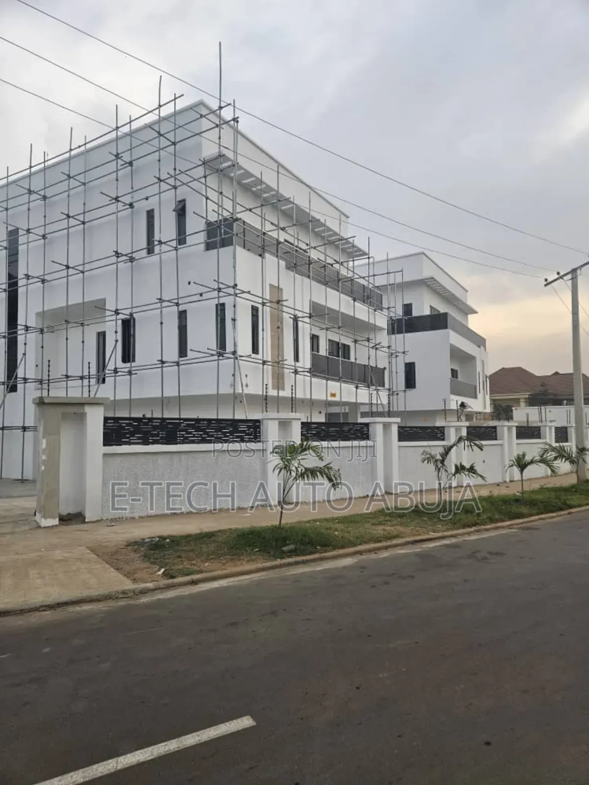 8bdrm Mansion in E-Tech Multi Links, Gwarinpa for sale in Gwarinpa