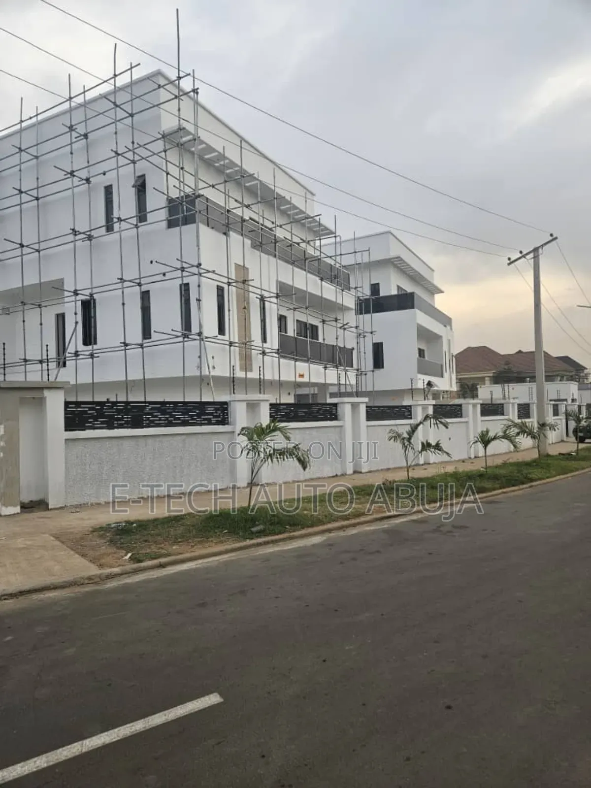 8bdrm Mansion in E-Tech Multi Links, Gwarinpa for sale in Gwarinpa