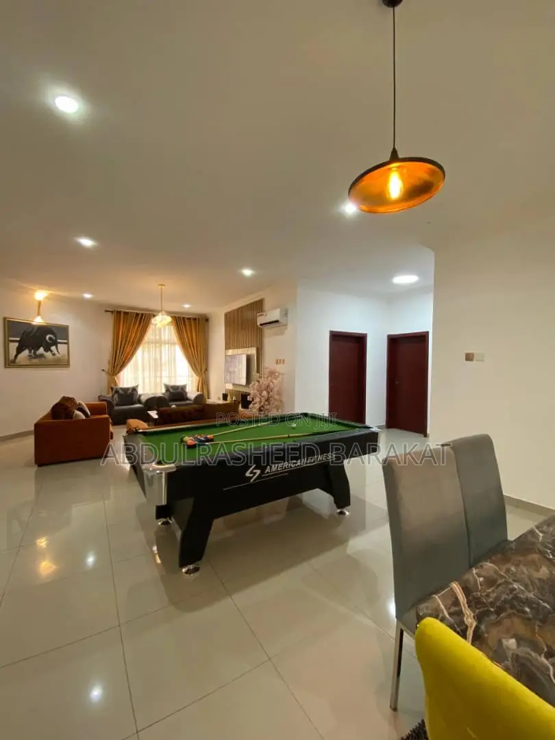 Luxury Three Bedroom Apartment With Snooker in Chevron