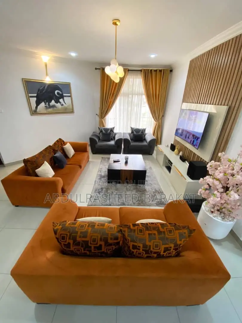 Luxury Three Bedroom Apartment With Snooker in Chevron