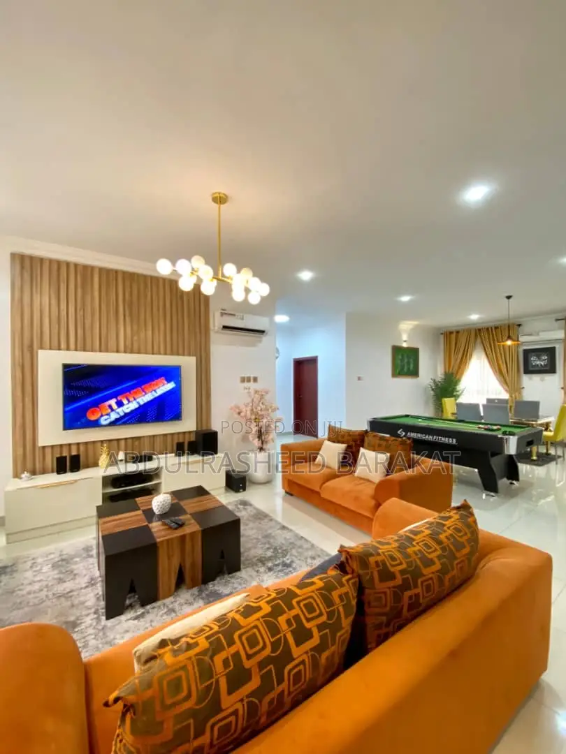 Luxury Three Bedroom Apartment With Snooker in Chevron