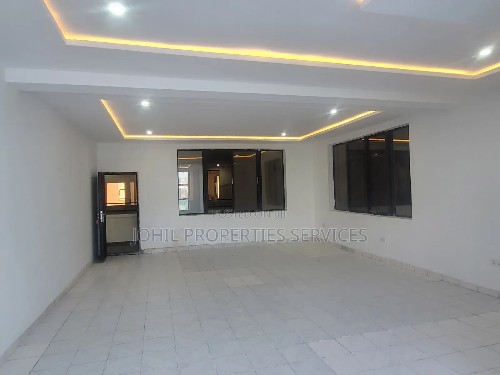 63sqm Office Space for Rent Central Area Stratagic Location in Central Business District