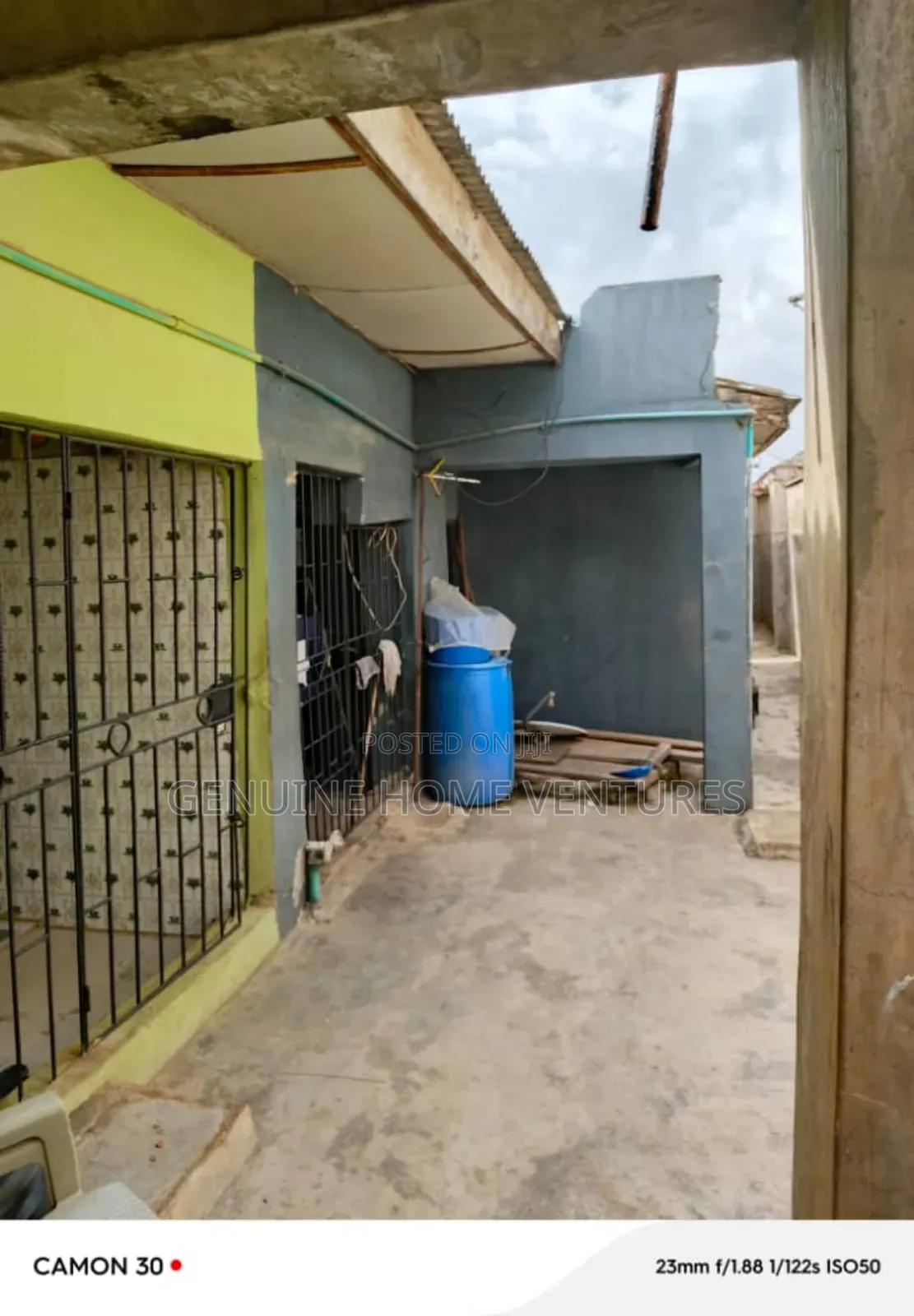 11bdrm Bungalow in Abule Egba for sale in Abule Egba