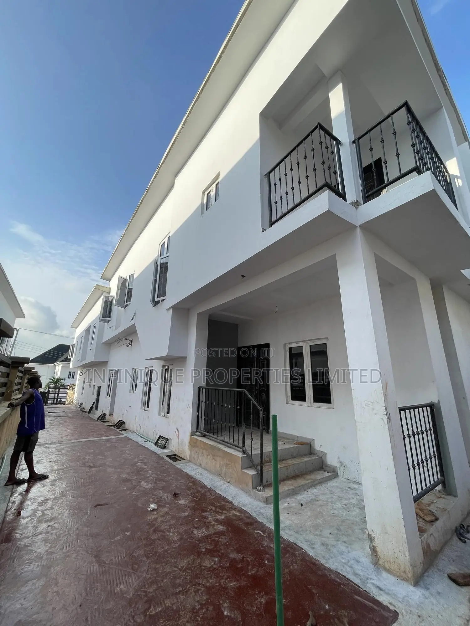5bdrm Townhouse/Terrace in Mende for Sale in Mende
