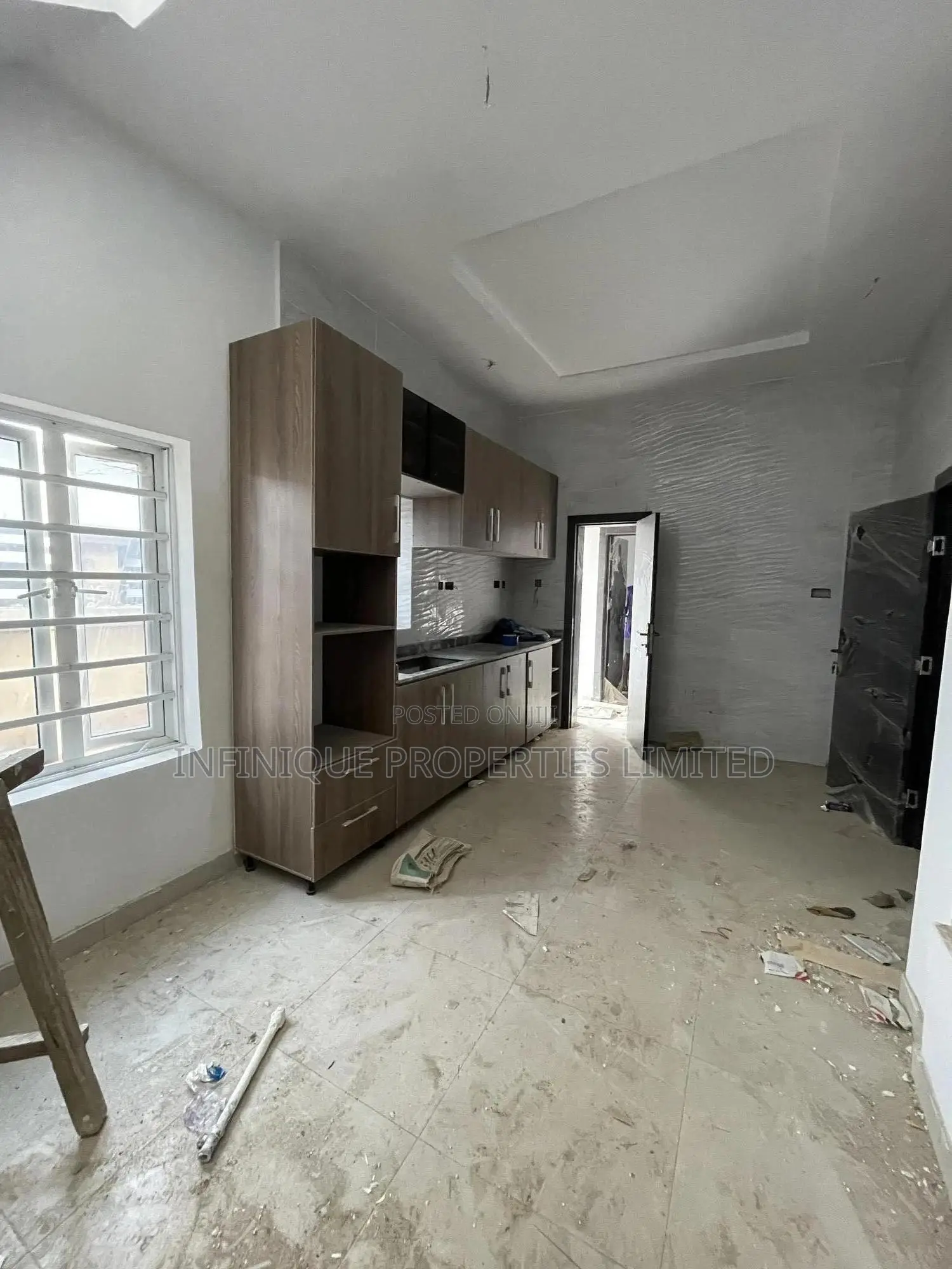 5bdrm Townhouse/Terrace in Mende for Sale in Mende