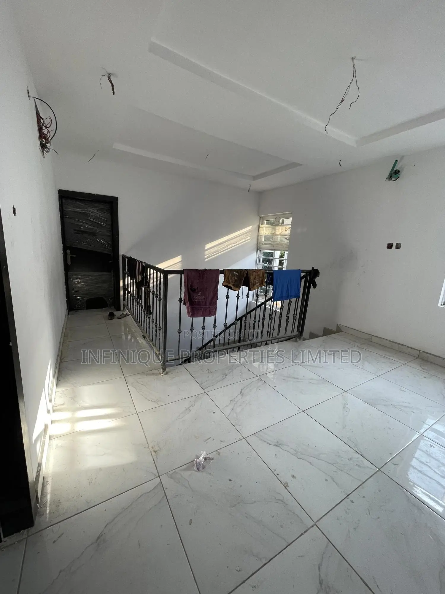 5bdrm Townhouse/Terrace in Mende for Sale in Mende