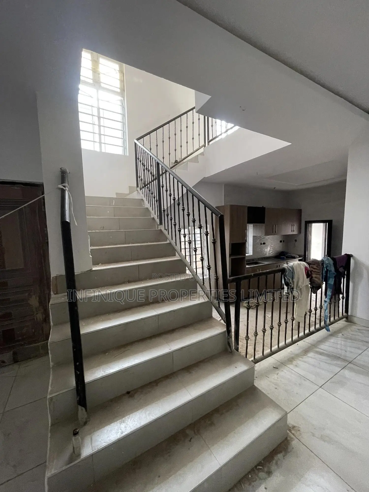 5bdrm Townhouse/Terrace in Mende for Sale in Mende