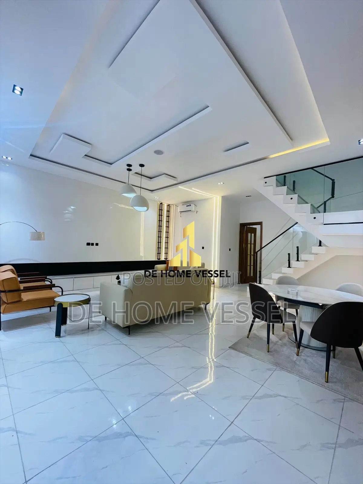 5bdrm Duplex in Chevron for sale in Chevron