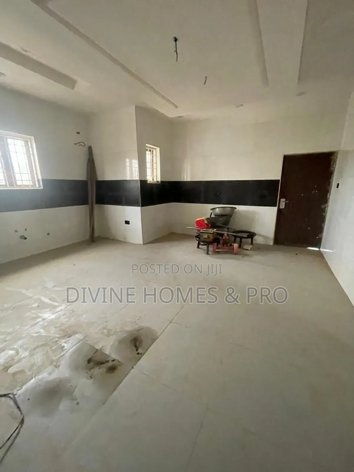 5bdrm Duplex in Lugbe District for sale in Lugbe District