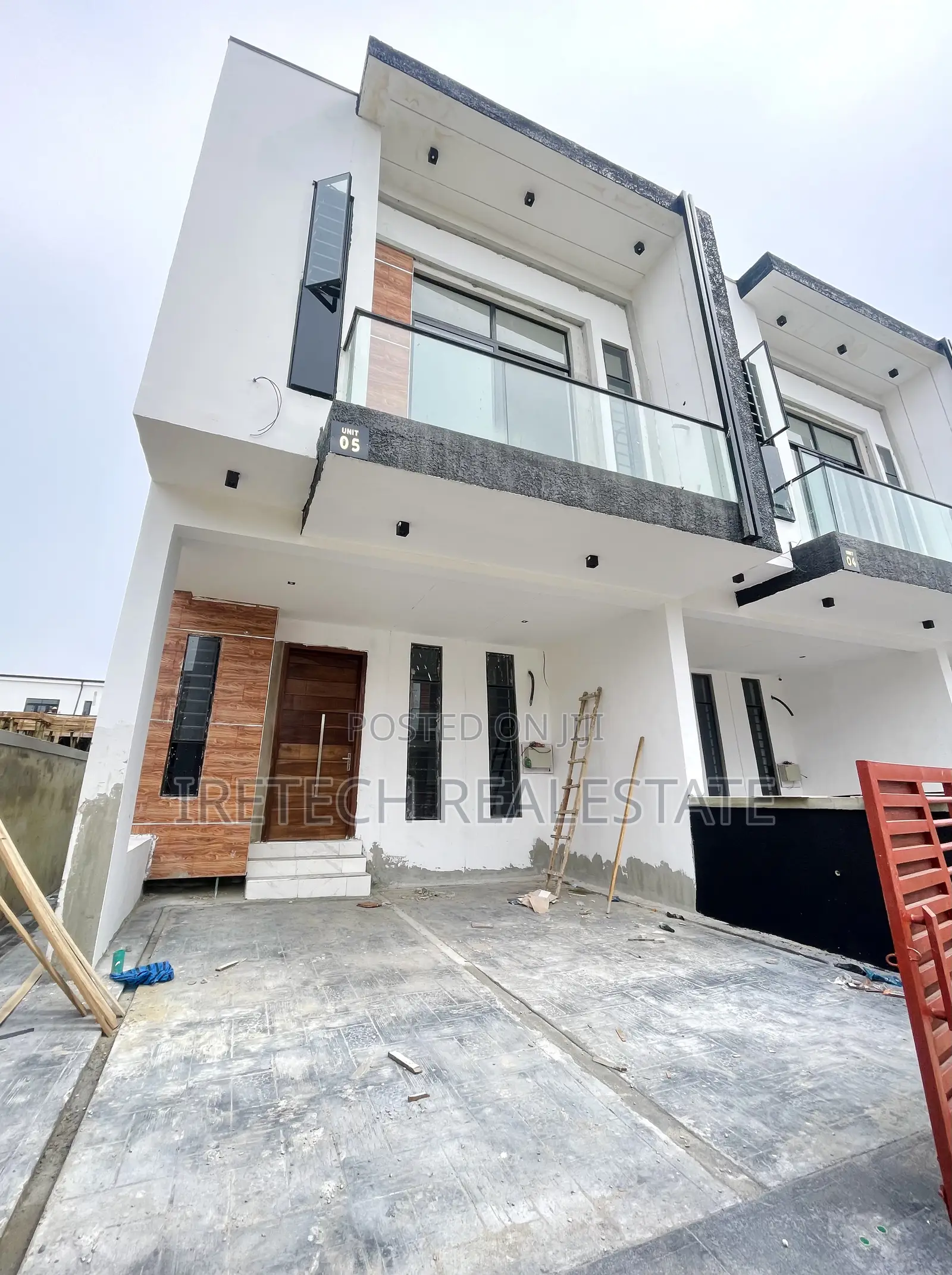 4bdrm Townhouse/Terrace in Ikota Mega Chicken, Lekki Fr Sale in Lekki