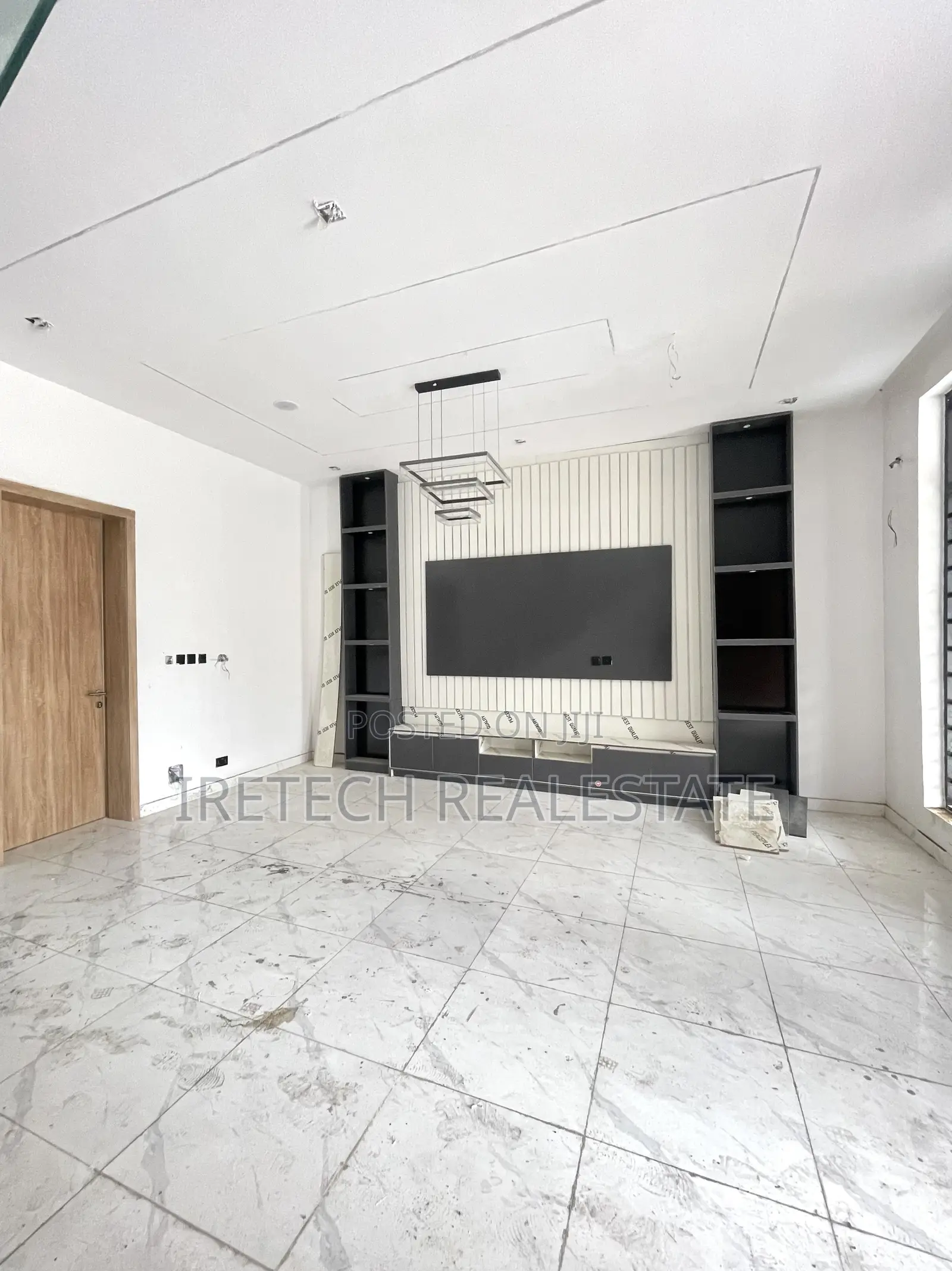 4bdrm Townhouse/Terrace in Ikota Mega Chicken, Lekki Fr Sale in Lekki