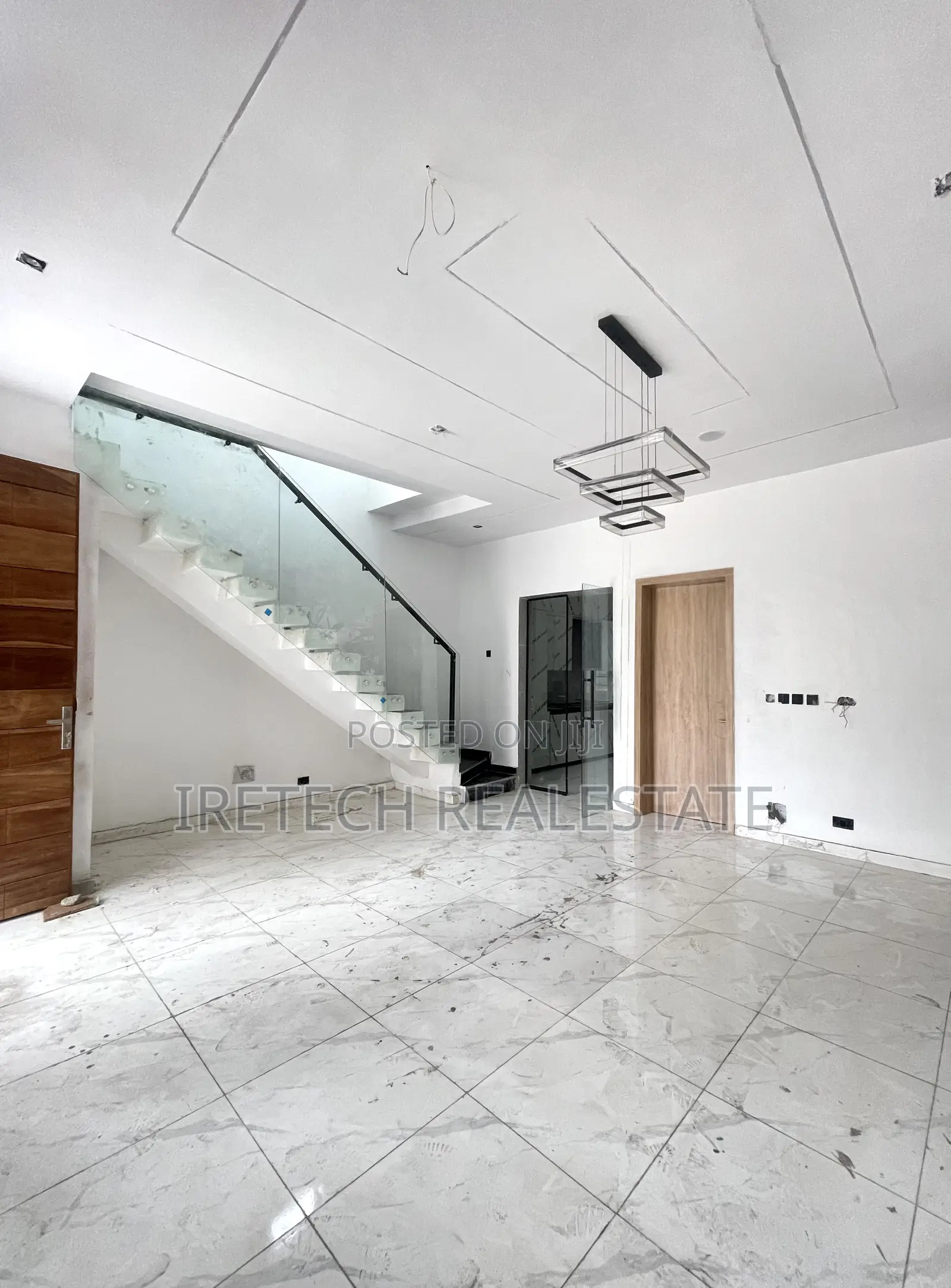 4bdrm Townhouse/Terrace in Ikota Mega Chicken, Lekki Fr Sale in Lekki