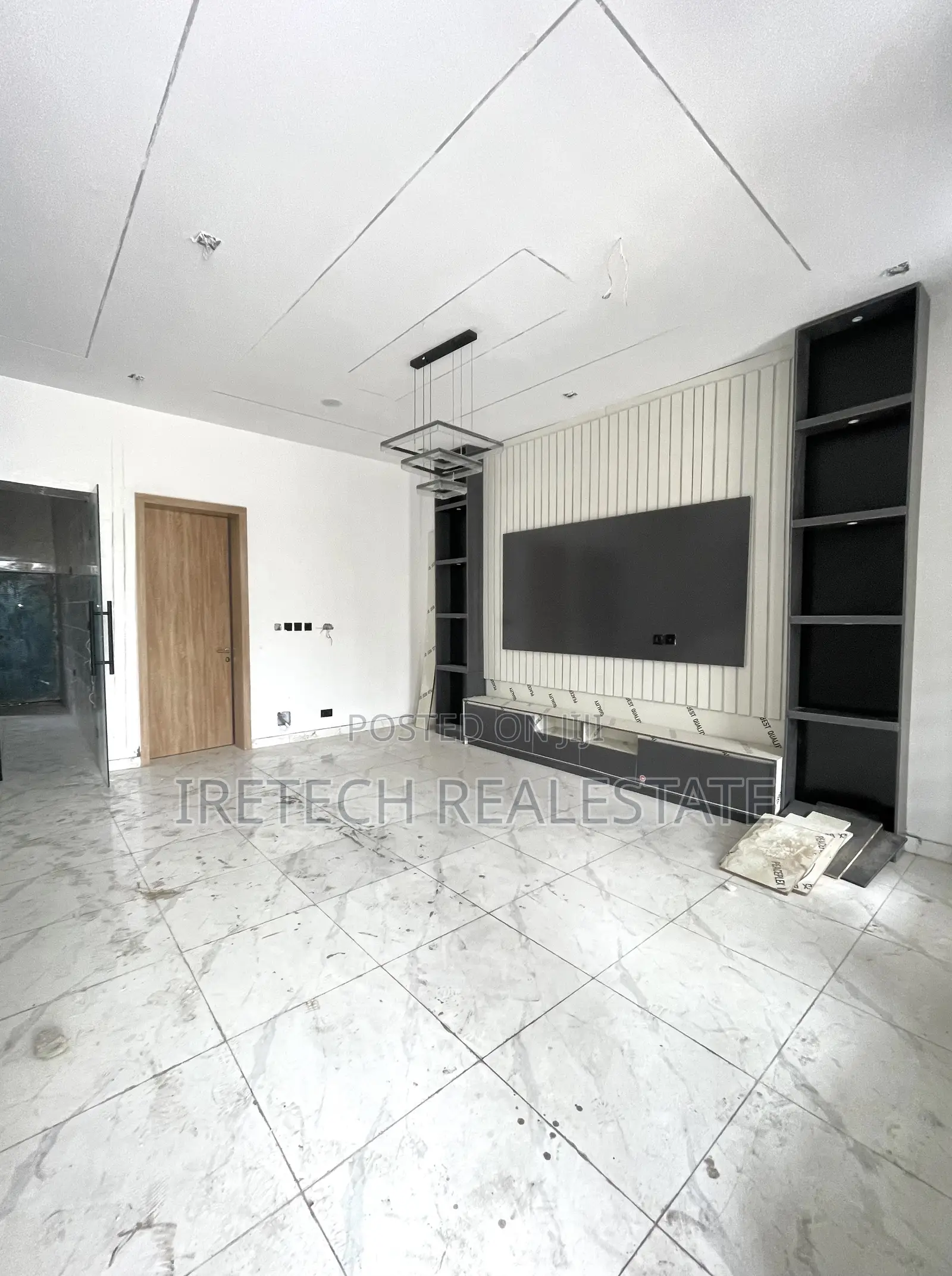 4bdrm Townhouse/Terrace in Ikota Mega Chicken, Lekki Fr Sale in Lekki