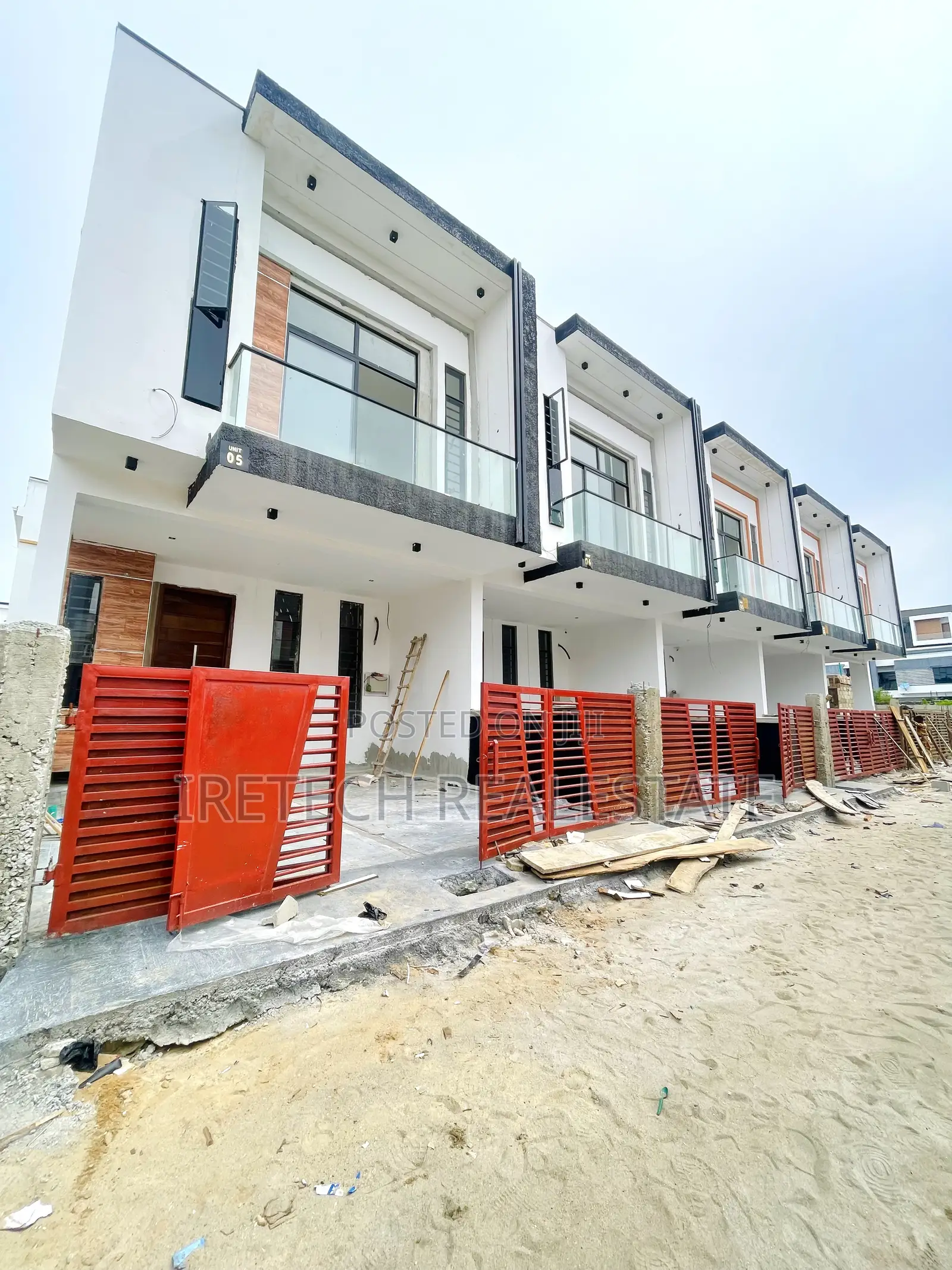 4bdrm Townhouse/Terrace in Ikota Mega Chicken, Lekki Fr Sale in Lekki