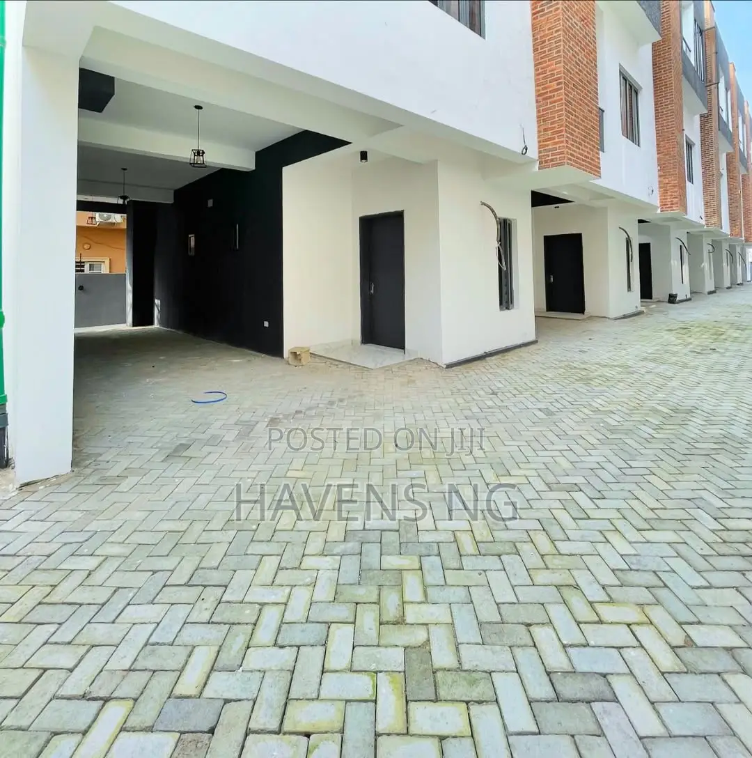 4bdrm Townhouse/Terrace in Ologolo for sale in Ologolo
