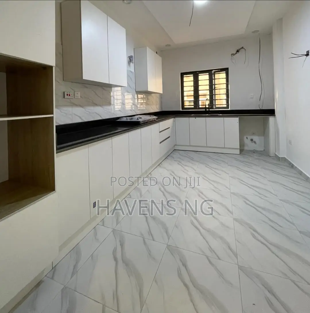 4bdrm Townhouse/Terrace in Ologolo for sale in Ologolo