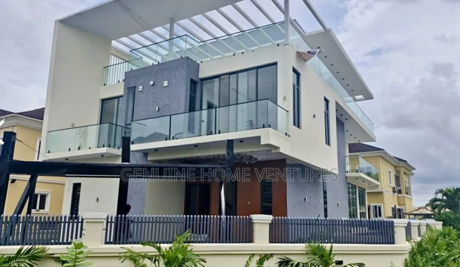 4bdrm Duplex in Chevron for sale in Chevron