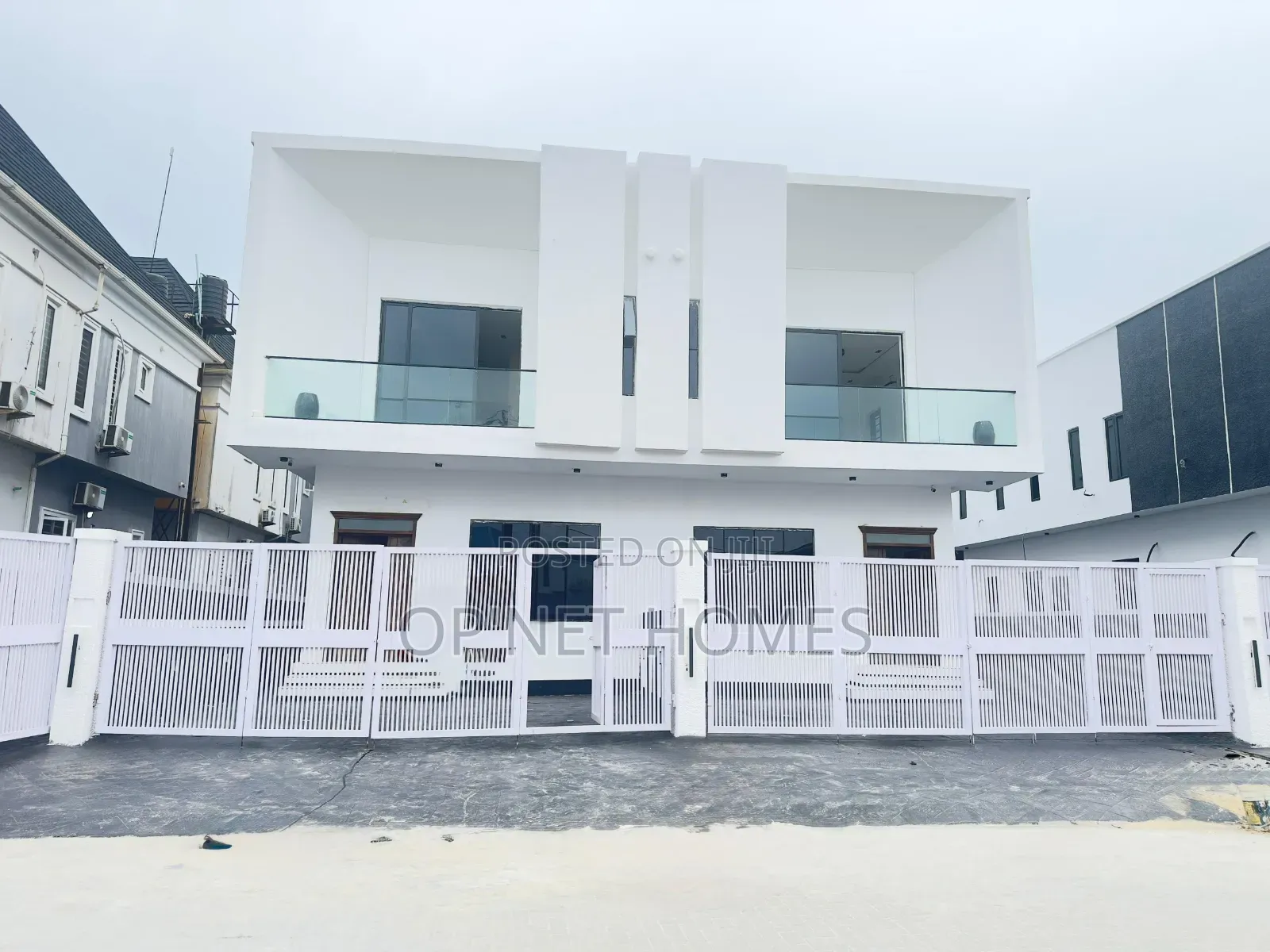 Furnished 4bdrm Duplex in Lekki for sale in Lekki