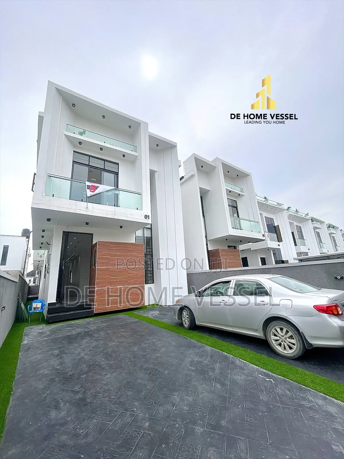 5bdrm Duplex in Chevron for sale in Chevron
