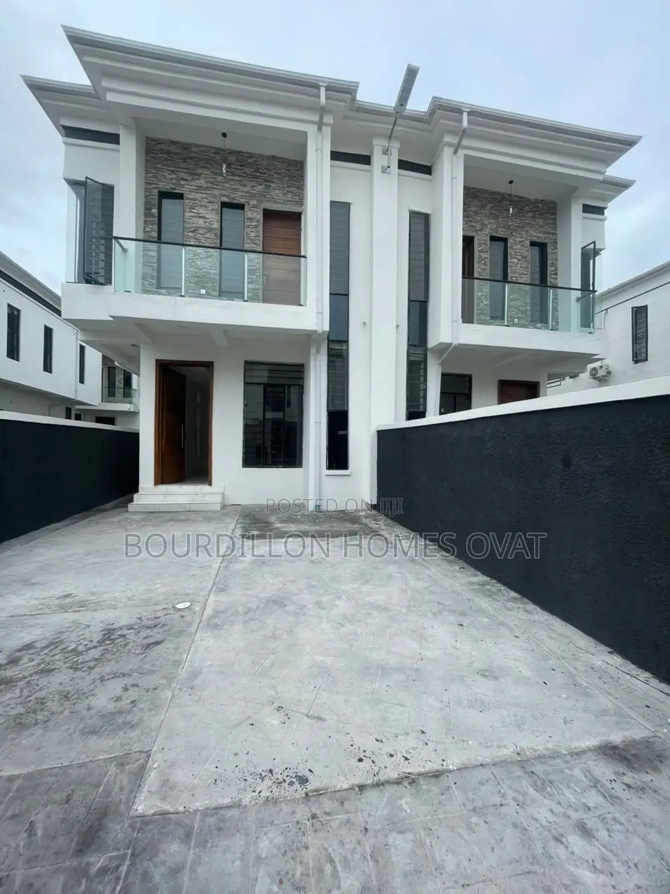 4bdrm Duplex in Ikota for rent in Ikota