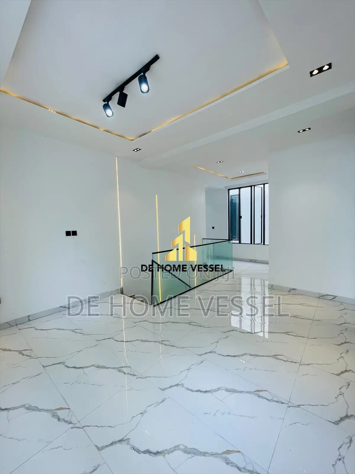 5bdrm Duplex in Chevron for sale in Chevron
