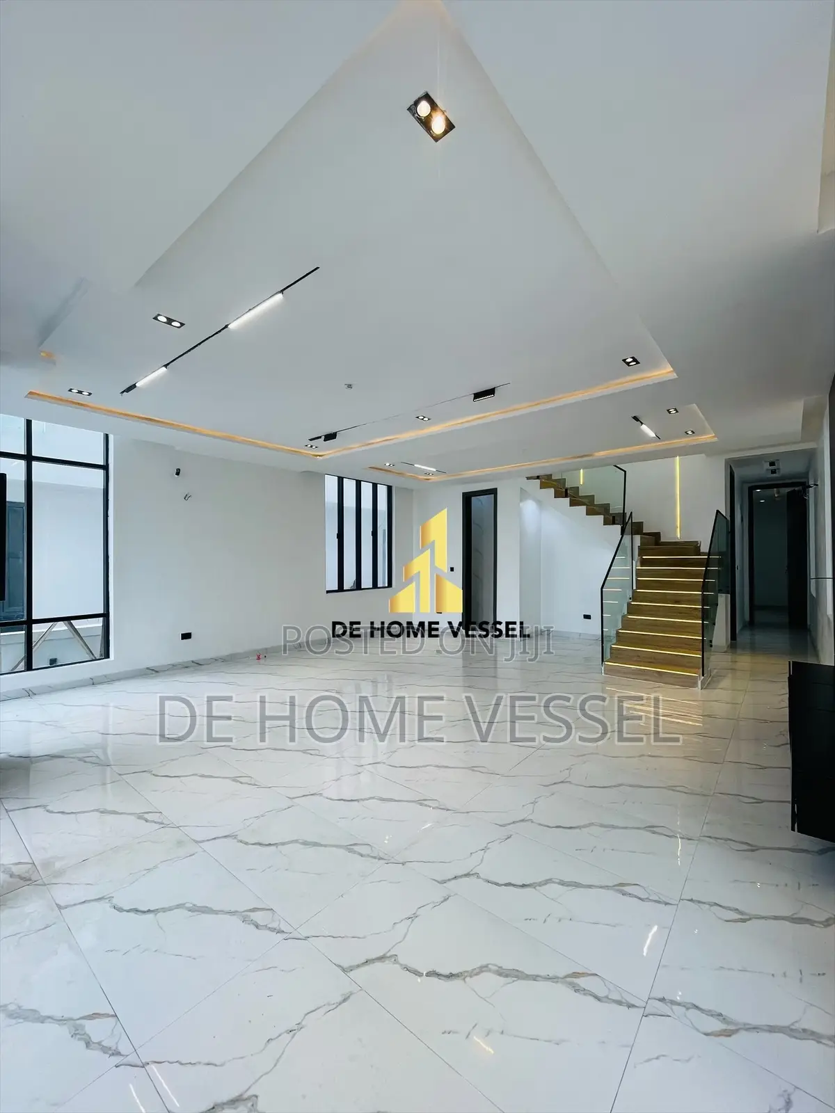 5bdrm Duplex in Chevron for sale in Chevron