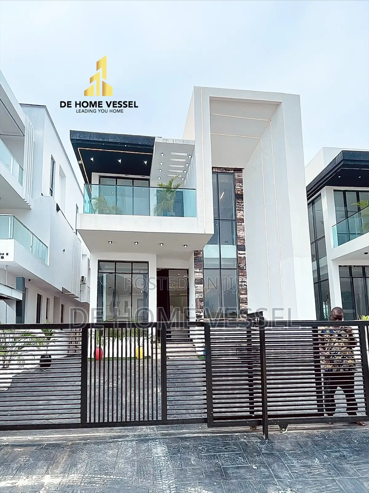 5bdrm Duplex in Chevron for sale in Chevron