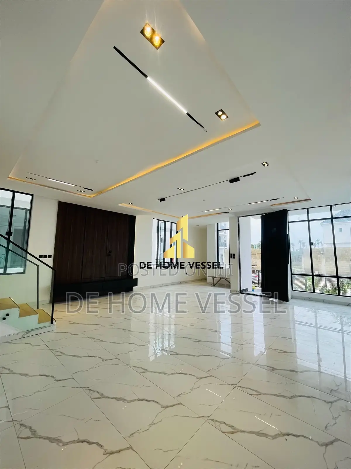 5bdrm Duplex in Chevron for sale in Chevron