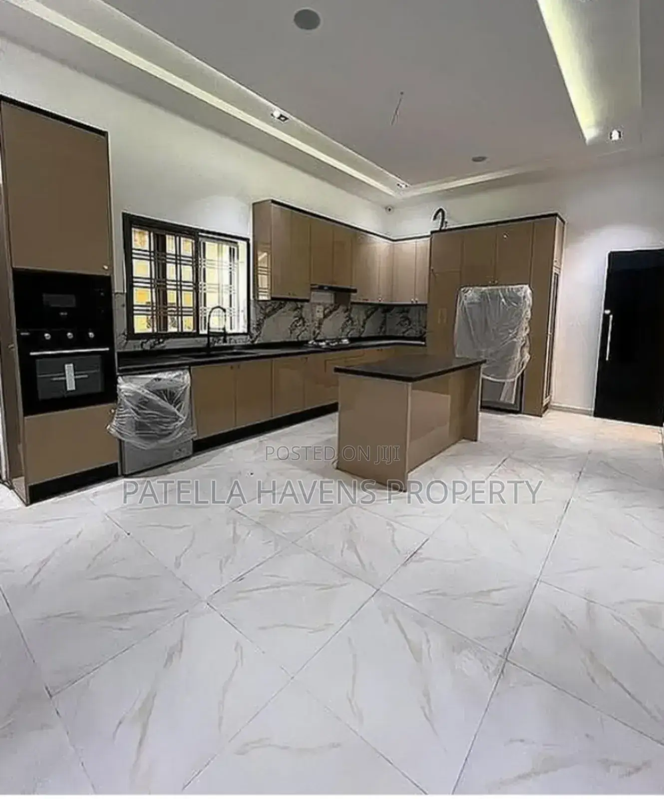 4bdrm Duplex in Apo Resettlement for sale in Apo Resettlement
