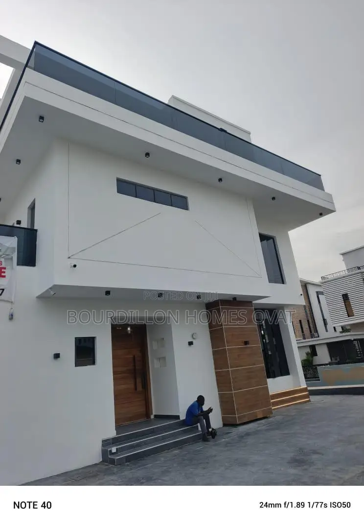 5bdrm Duplex in Osapa london for sale in Osapa london