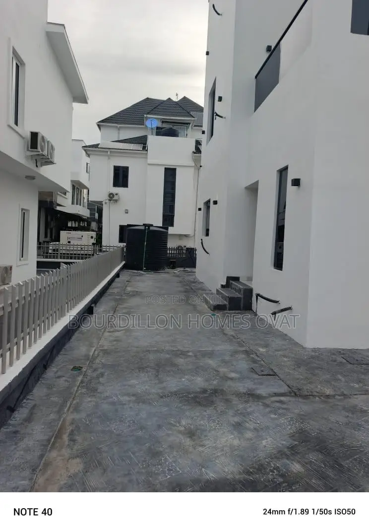 5bdrm Duplex in Osapa london for sale in Osapa london
