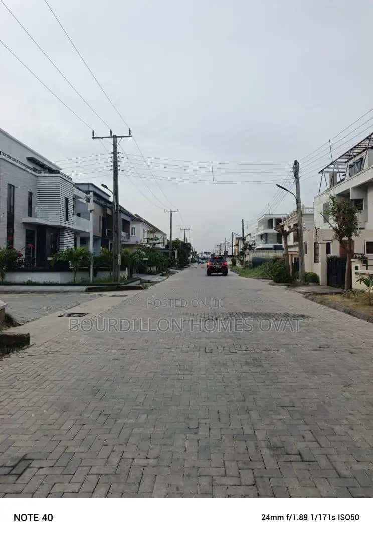 5bdrm Duplex in Osapa london for sale in Osapa london