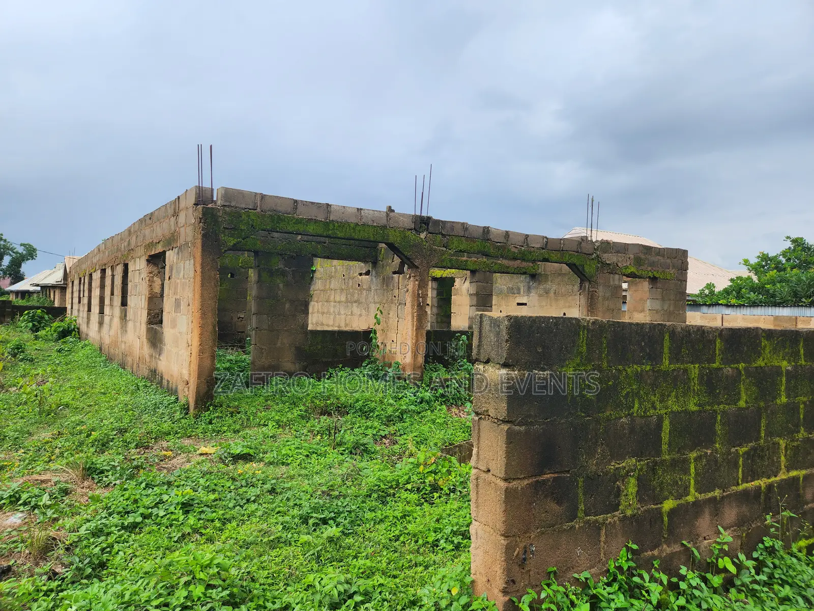 6bdrm Bungalow in Wire And Cable Apata for sale in Apata