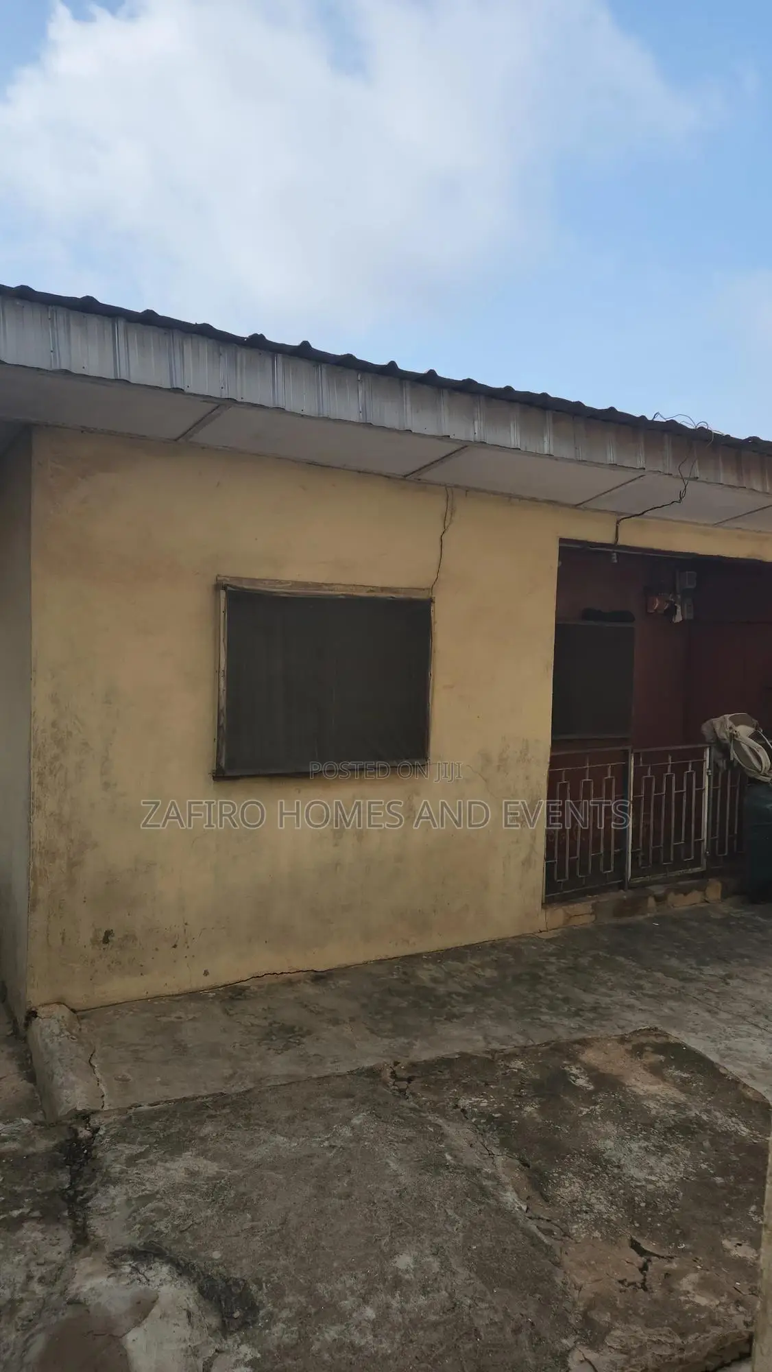 9bdrm House in Anfani Near, Apata for sale in Apata
