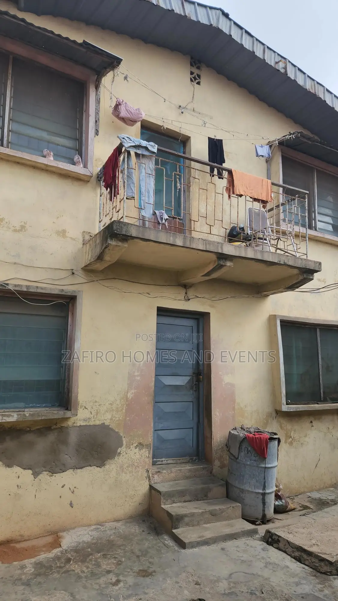9bdrm House in Anfani Near, Apata for sale in Apata
