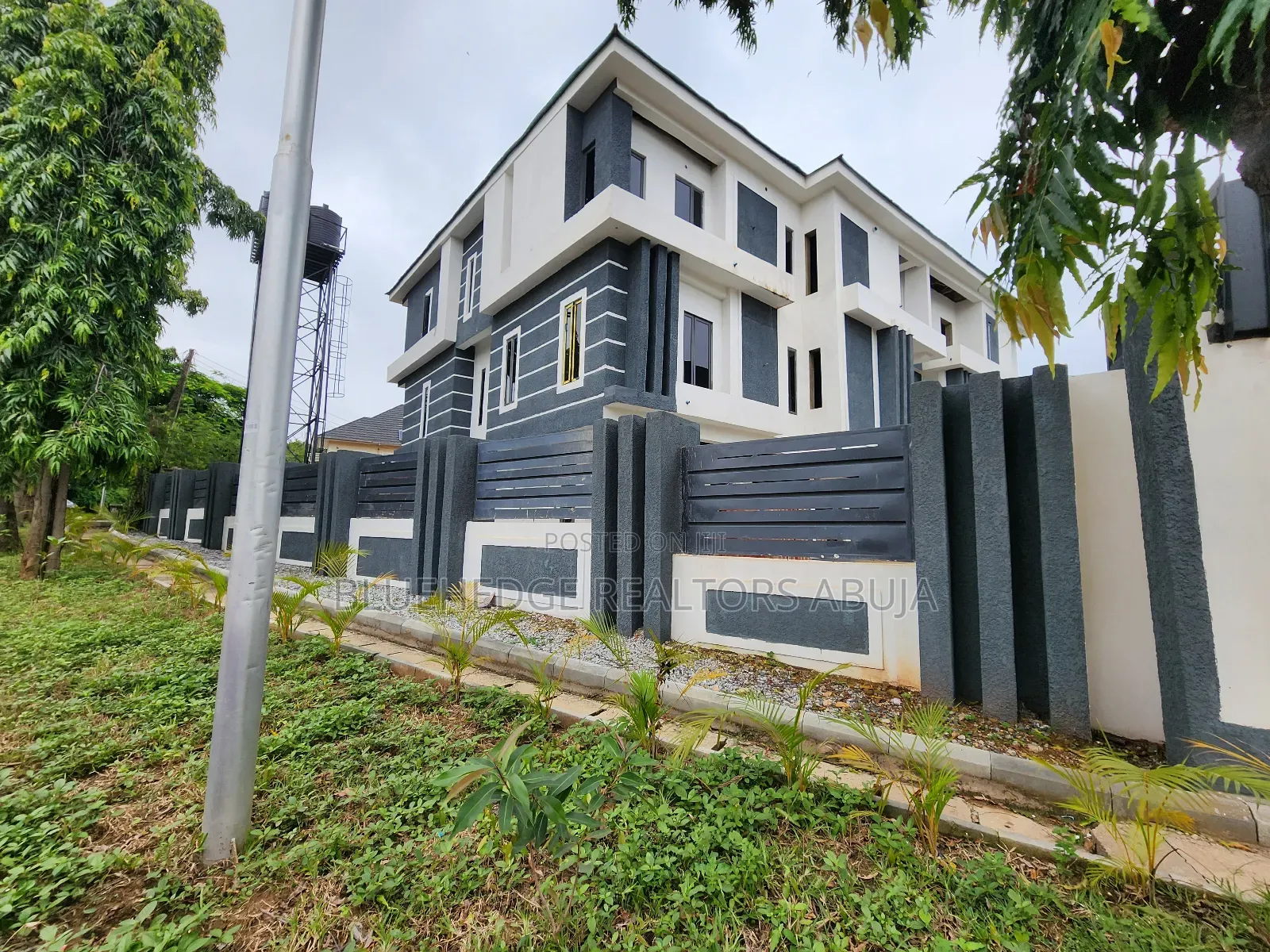 4bdrm Duplex in Zone 5 / Wuse for sale in Zone 5 / Wuse