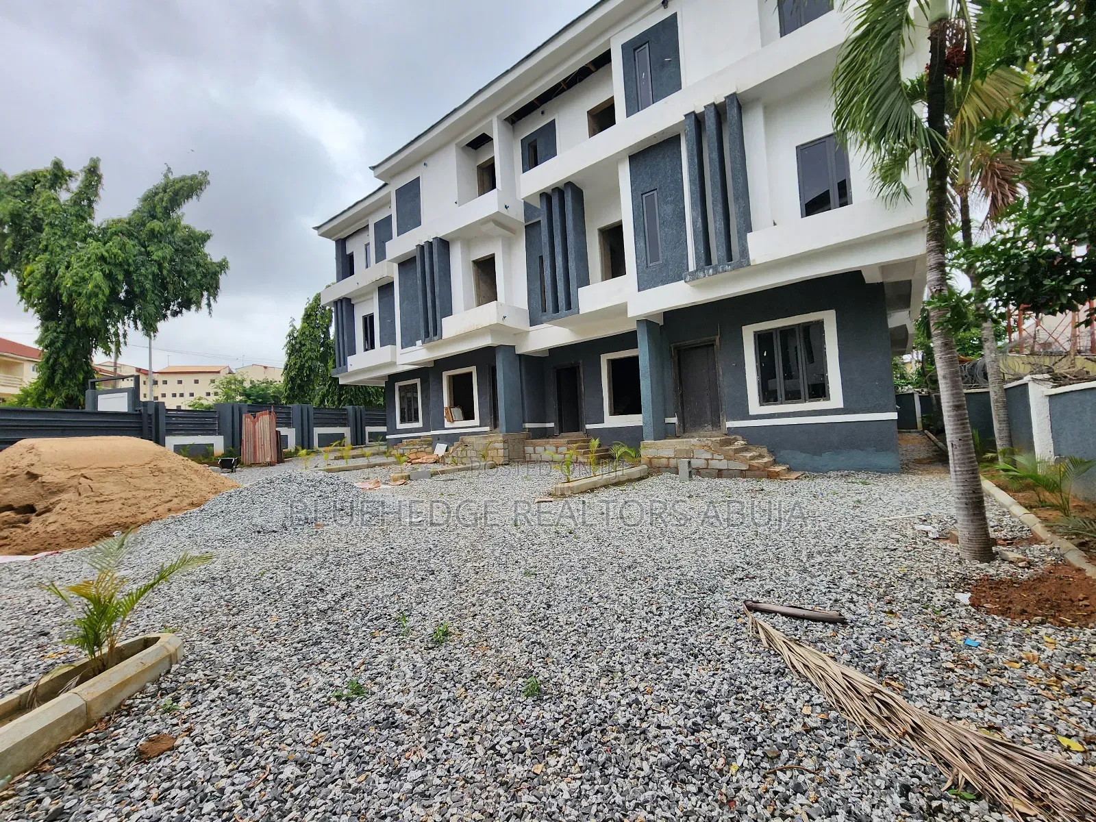 4bdrm Duplex in Zone 5 / Wuse for sale in Zone 5 / Wuse