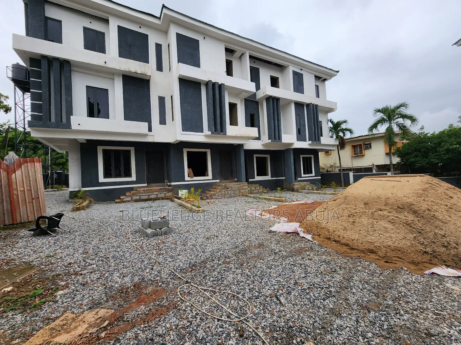 4bdrm Duplex in Zone 5 / Wuse for sale in Zone 5 / Wuse