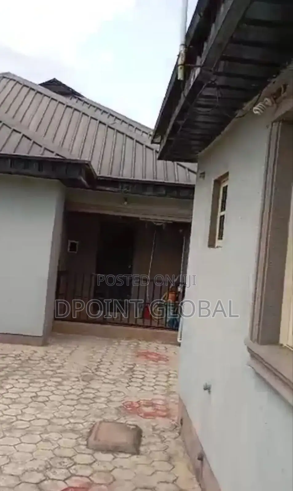8bdrm Bungalow in Not Estate, Ipaja for sale in Ipaja