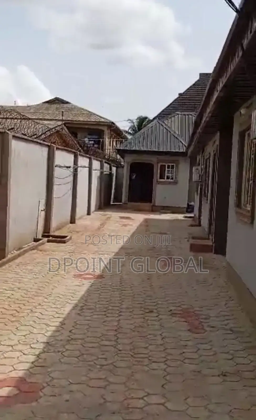 8bdrm Bungalow in Not Estate, Ipaja for sale in Ipaja